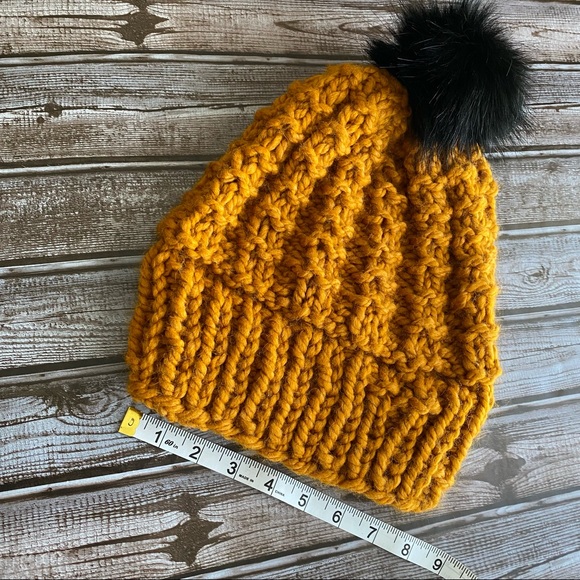 Chunky Knitted Butterscotch Beanie with Faux Fur Pom Pom New - Picture 2 of 2